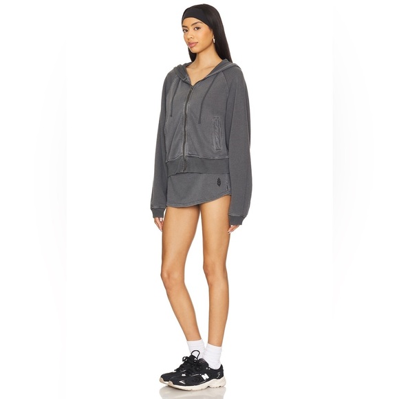 FP MOVEMENT FAST BREAK SWEATSHIRT AND SKIRT PANTS SET
Free People NWT - Picture 2 of 14